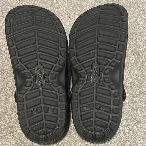 CROCS Black with Versatile Heel Strap and Ventilation - Picture 6 of 6